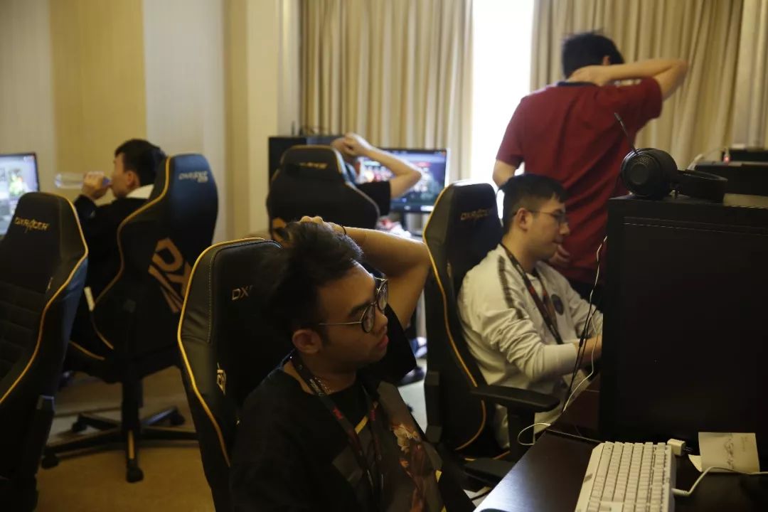 赛后采访Light：不能再被暴打了，需要呼吸一下，被暴打是无法呼吸的