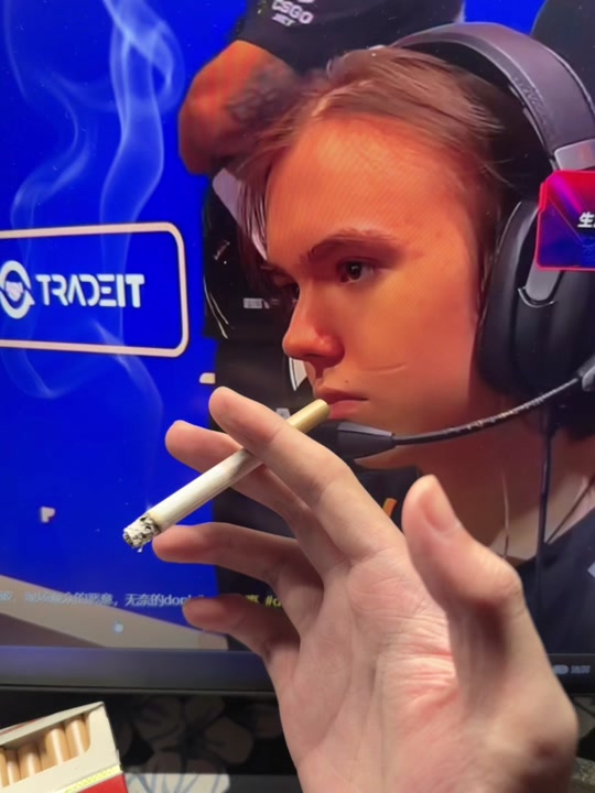 中单换打野，Peanut与Bdd互换东家