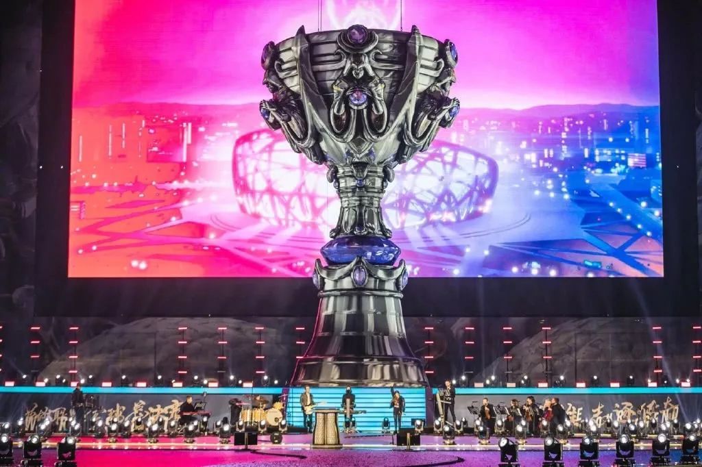 LPL历史上第四次出现最佳阵容AD缺席决赛，全位置最多！